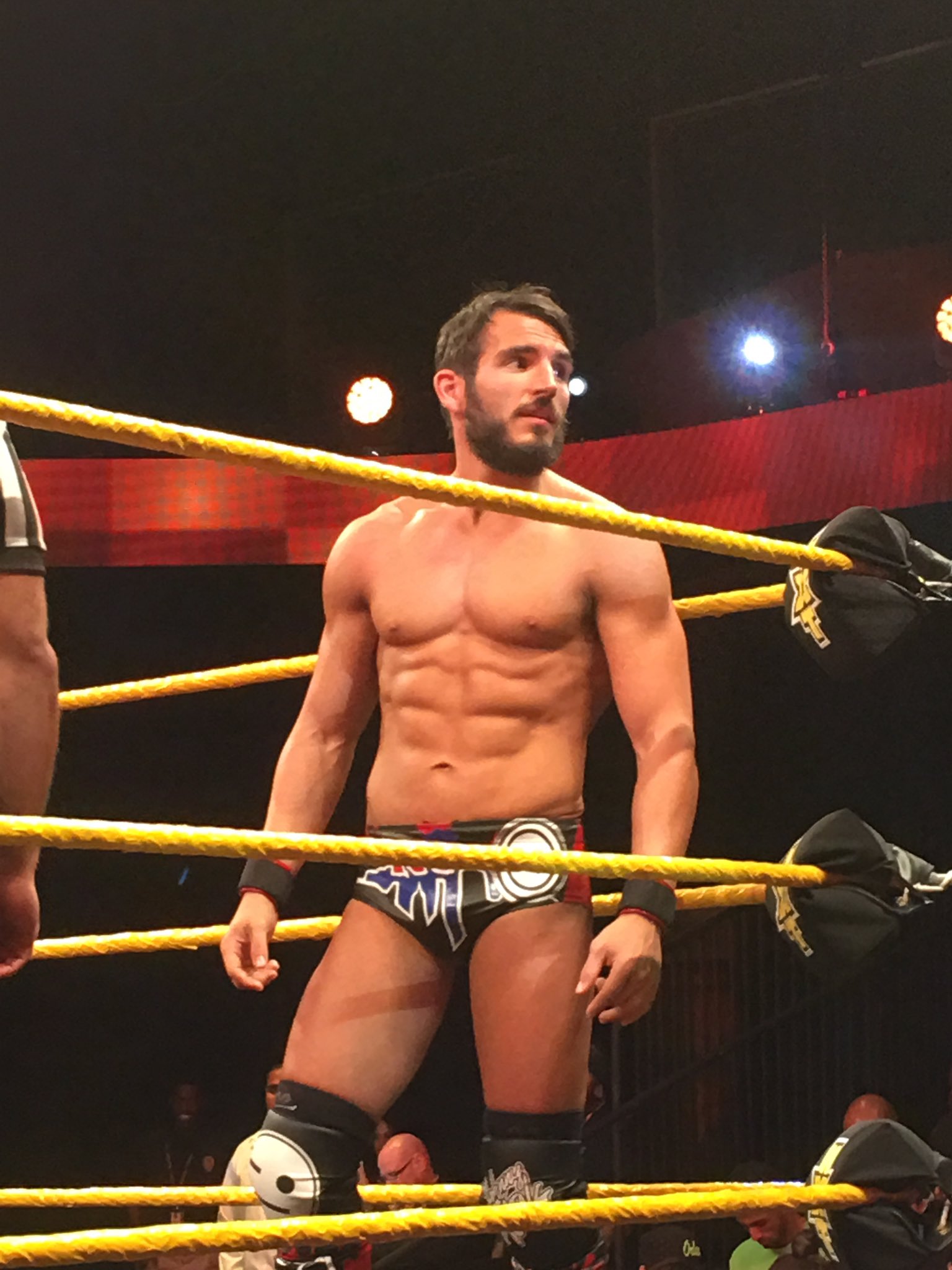 DICMEIAW0AESOf_.jpg:large