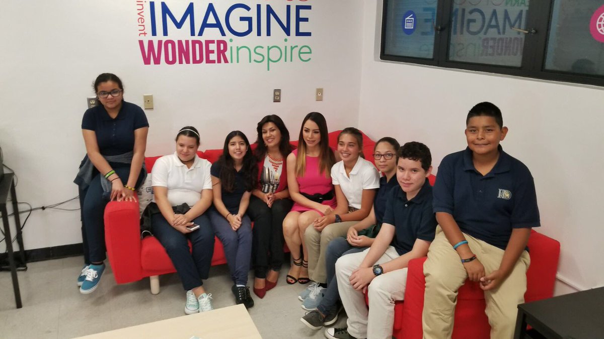 rubendariomcs's tweet photo. Our Journalism students appeared on @Univision Facebook live today! #FutureReporters https://t.co/ywFjpxms5s