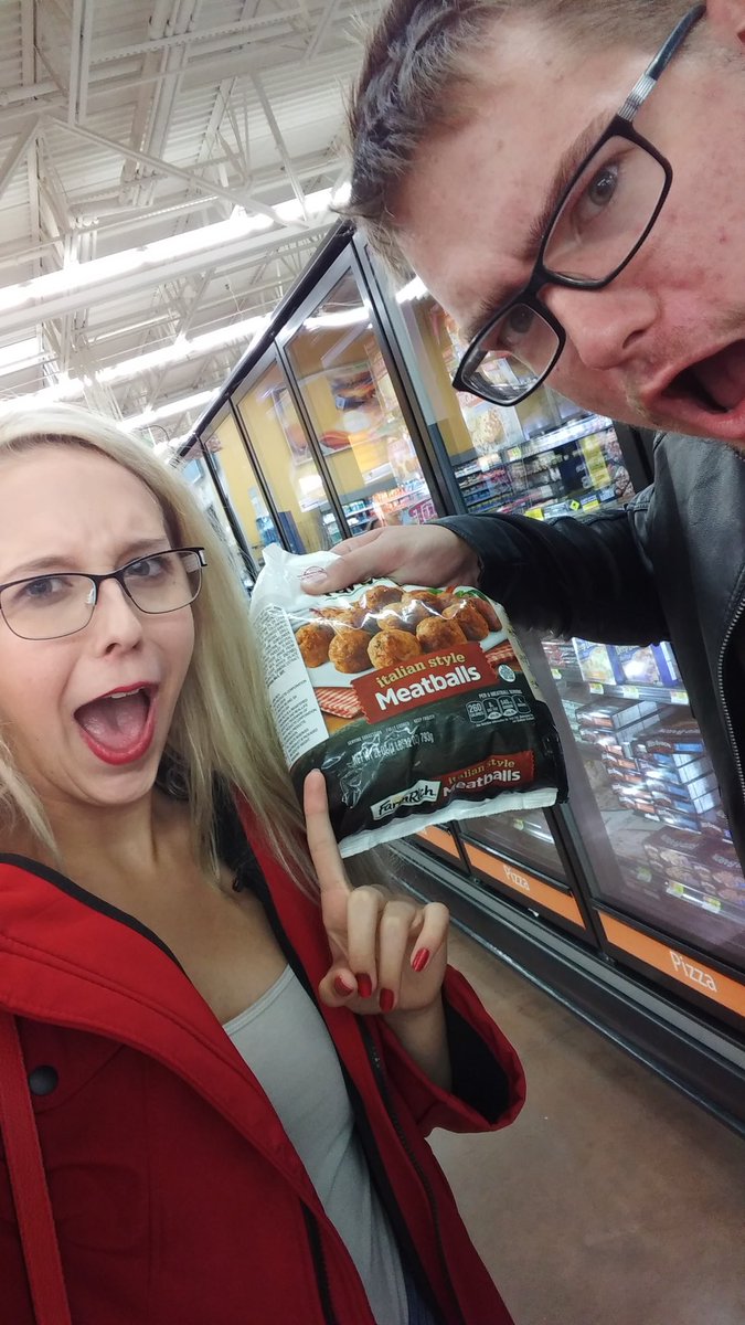 PaigeAwtrey's tweet photo. Ey! It's a pack of meatballs! #BB19Josh #BB19 https://t.co/mJq0M0NGAK