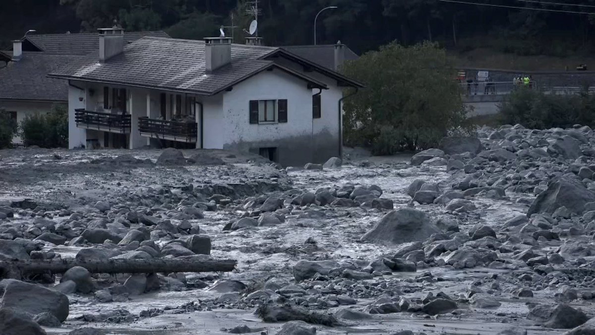 mundo_en_fotos's tweet photo. Varios desaparecidos tras #alud en #Suiza / Several people are missing after massive #landslide in #Switzerland #Grisones https://t.co/hrmIJqINBg