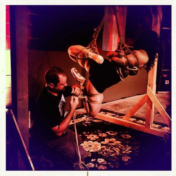 SenBound's tweet photo. From #MBE2016 still a great pic by @LordMorpheous Sensually Bound Jute Rope #freshlyspun https://t.co/VgM3m9Zd08