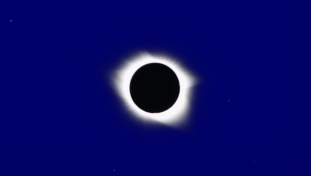 Pogue's tweet image. I’m not one of these touchy-feely people. But I swear, the eclipse was truly moving. Here’s my account. finance.yahoo.com/news/learned-f…