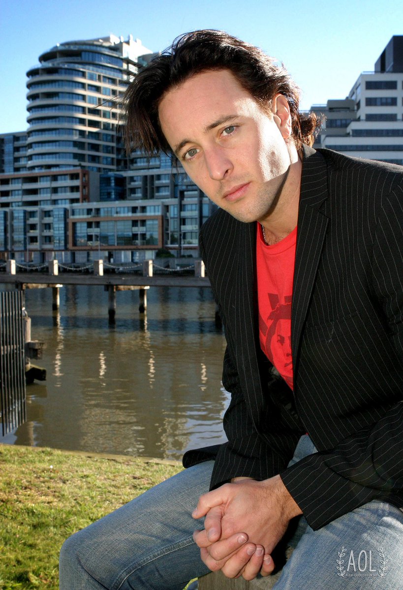 alex-oloughlin.net tweet media