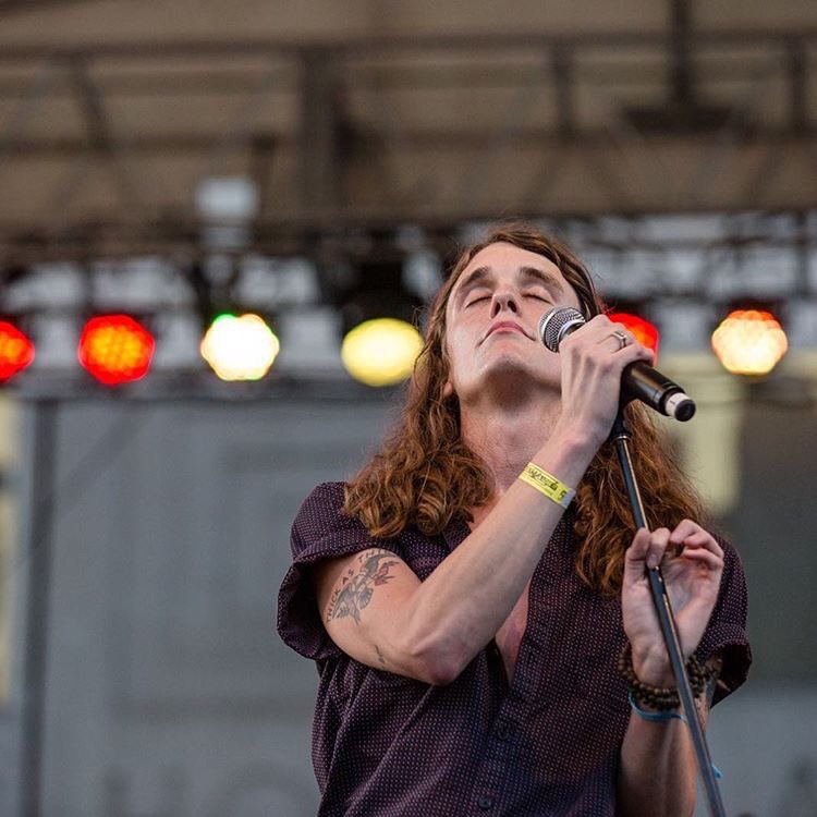 Lightning100's tweet photo. Local boys @theweeksmusic kicking off @LiveOnTheGreen #Week3! #LOTG2017 (📷: Sam Carbine) https://t.co/RwWJ7DRrwL