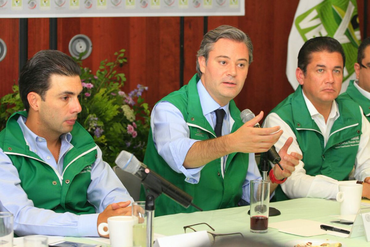 aurelionuno's tweet photo. En el 2018, el Presidente @EPN entregará un sistema educativo ordenado y a la vanguardia radicalmente distinto al que recibió en 2012. https://t.co/AyEiX0fqdO