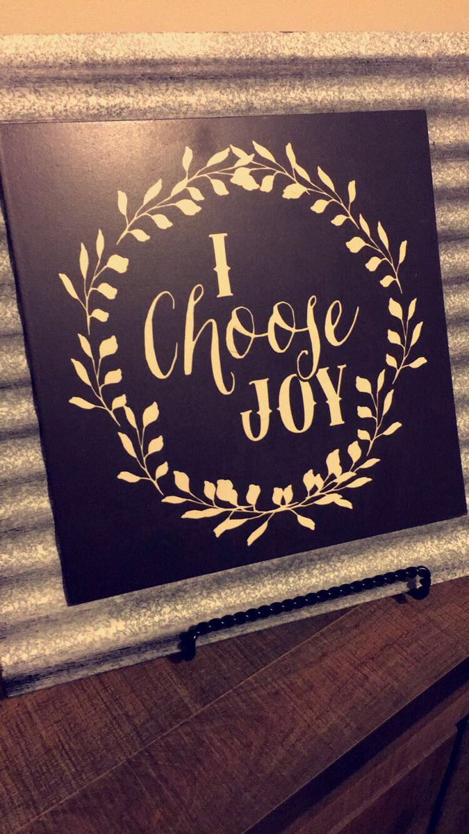Miss_Zapien's tweet photo. First thought that came to mind was "no one can steal my joy!" So I had to buy it. #AlwaysChooseJoy @joyofclass https://t.co/1rfxbZceE0