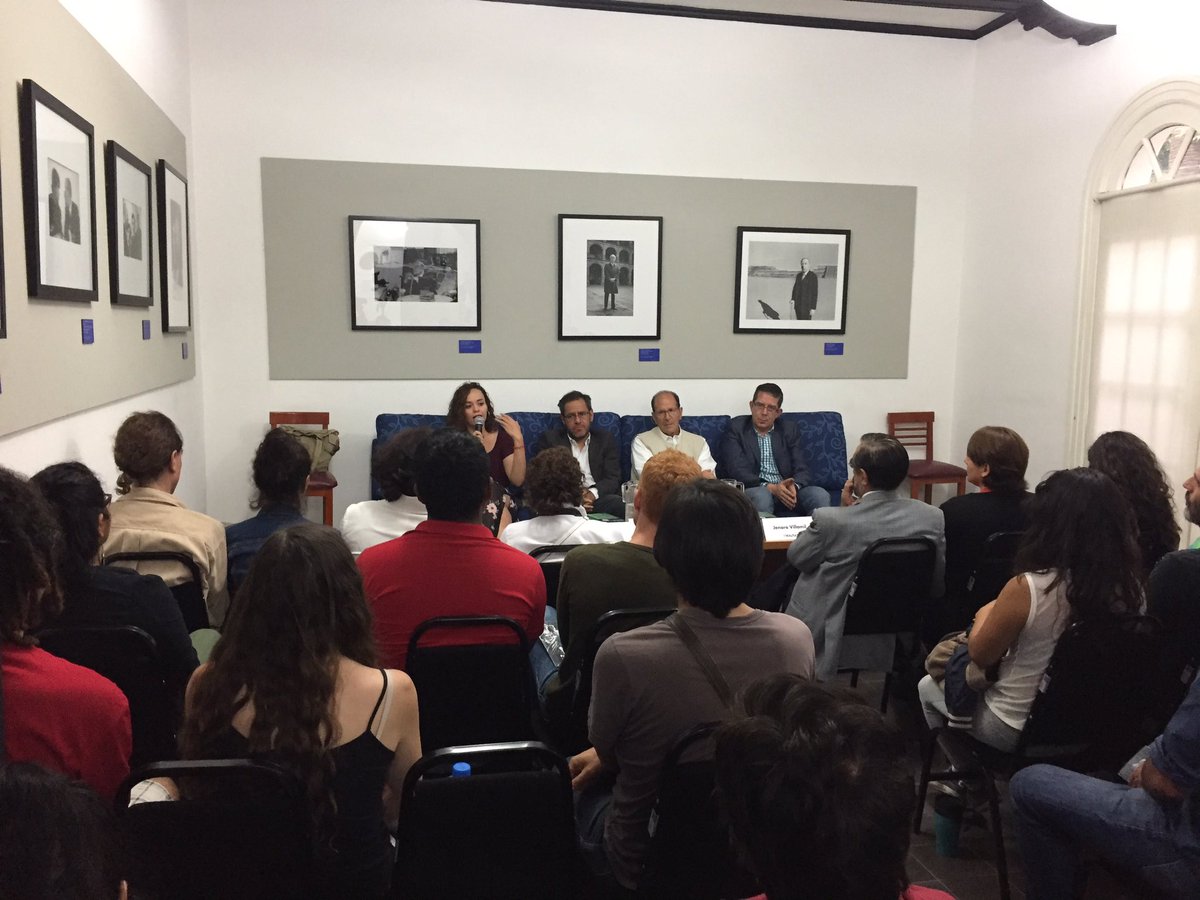 CCLXV's tweet image. .@Tania_Tagle interviene ahora en la presentación de "Alfabeto del racismo mexicano", de @Fedenavarrete.