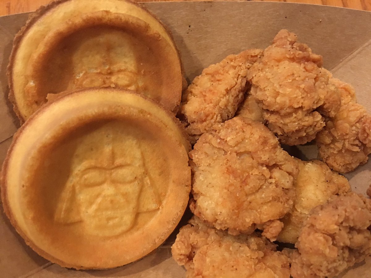 RadonnaCrowe's tweet photo. Darth Vader Chicken &amp; Waffles for #nationalwaffleday #waltdisneyworld #hollywoodstudios #backlotexpress #starwarsfan https://t.co/7NEjxaTMq8
