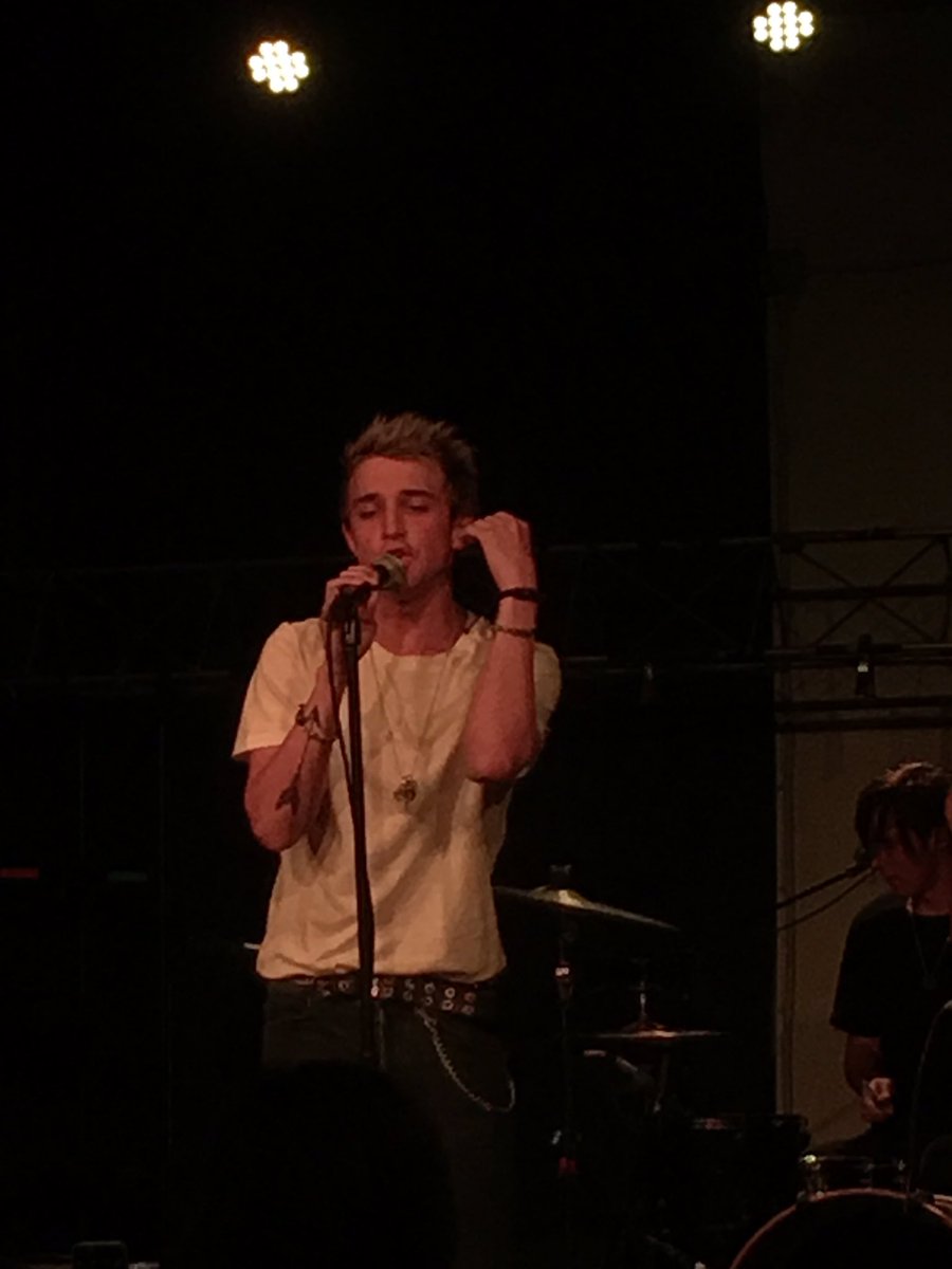 christy0907's tweet photo. Indianapolis tonight @DaltonRapattoni https://t.co/uzy5rgydpF