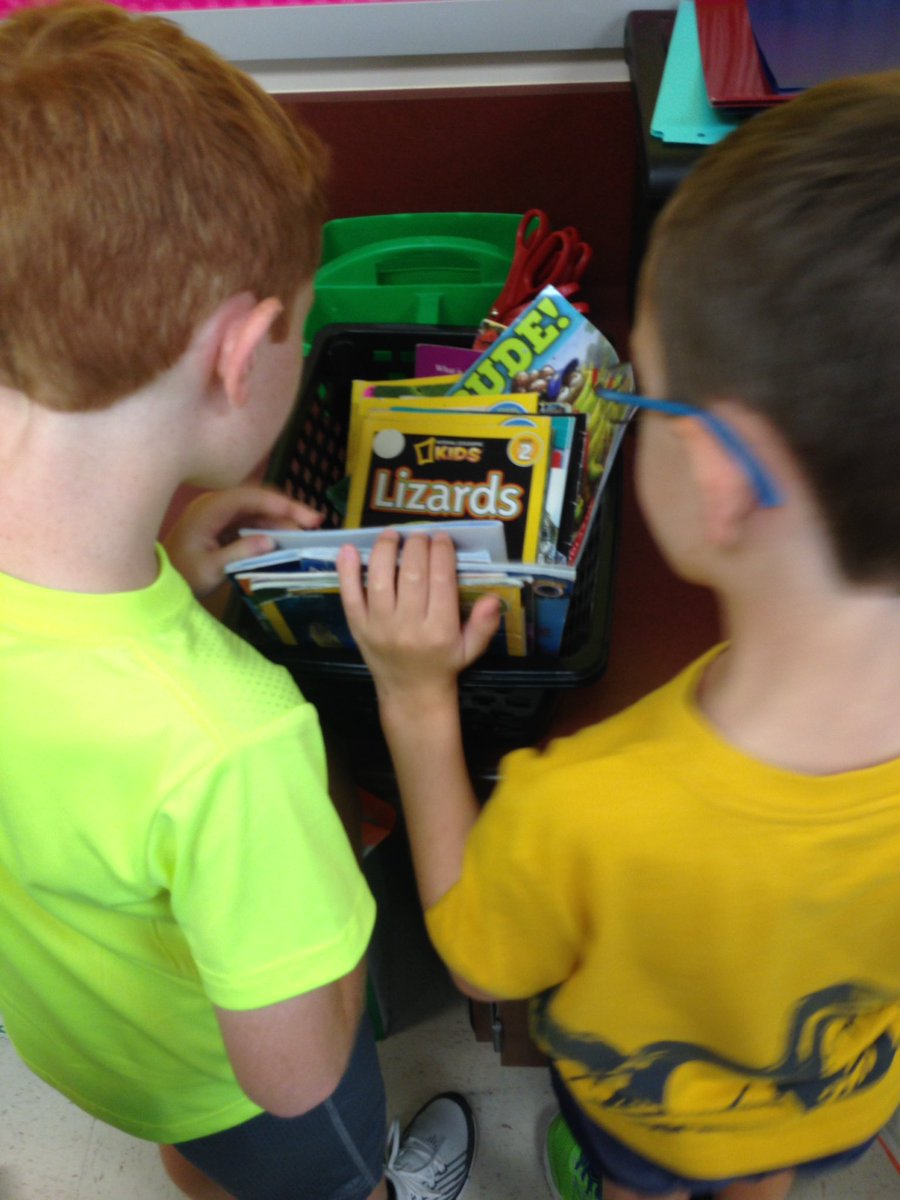 lilypadpoodle's tweet photo. @Kari_Yates @HeinemannPub @conroeela BOOK SHOPPING FUN https://t.co/sEENzCO8u6