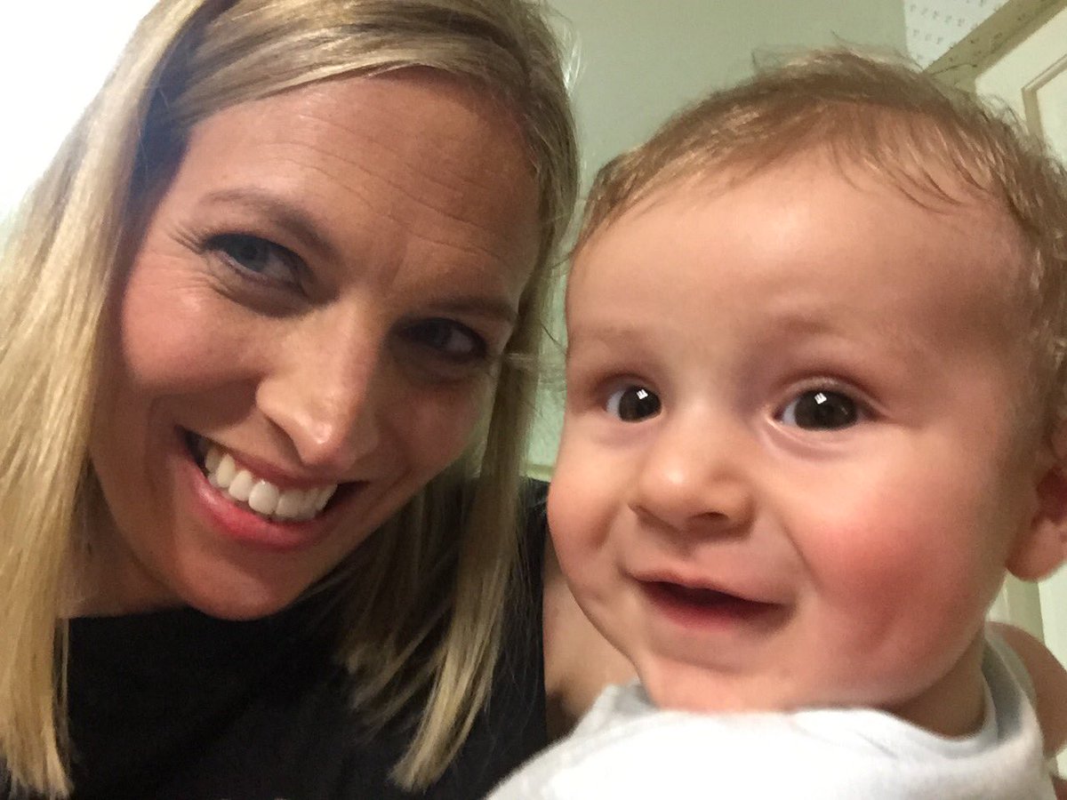 SStevensWX's tweet photo. Quick dinner with these cuties but now back to my other job! #Meteorologistmom https://t.co/bcWY5wrgZU