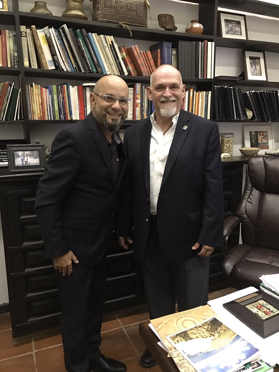 soldejayuya46's tweet image. Hoy en el @ELCENTRO_CEAPRC con alcalde @ChelyHatillo promoviendo alianzas por la educación y la cultura #HatillodelCorazon #LaCulturaNosUne