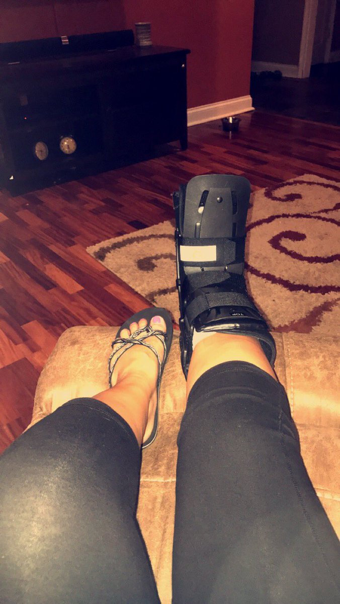 GiffinJen's tweet photo. Your bestie breaks their toe and refuses treatment while you're over here 12 weeks later all booted up #NoSympathy #GoToDr #Stubborn https://t.co/oYiz1uJrHs