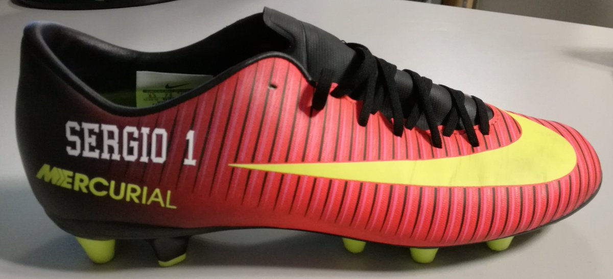 EPalencis's tweet photo. En Errea Palencia tenemos las últimas novedades en botas de fútbol, y te las personalizamos!!! Ven a DEPORTES DIBO, en Cardenal Cisneros 7 https://t.co/hZMMrS5KB9