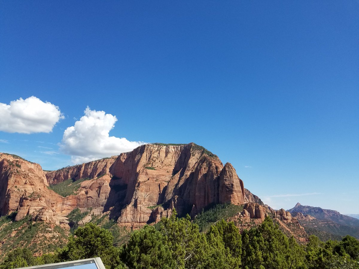 LivWithoutLimit's tweet photo. Relaxing in SE Utah after short 5.5 hr day! Kolob side of @ZionNPS was worth the detour! #RT2Totality #findyourpark PC: @alexsauers1 https://t.co/wOPmNbztgg