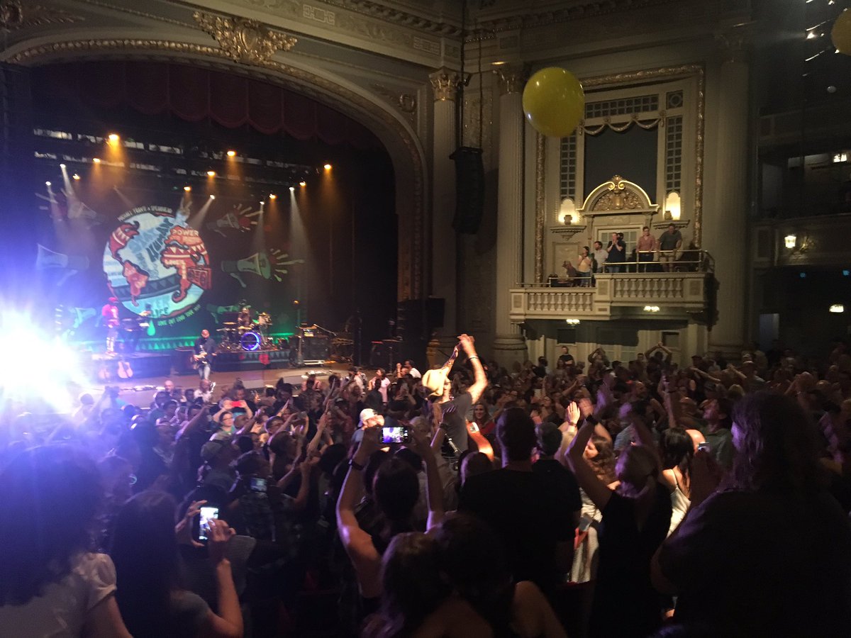 thisbegrace's tweet image. My honey surprised me last night with a concert!  💕🎧 #stayhuman #loveoutloud #musicforthesoul