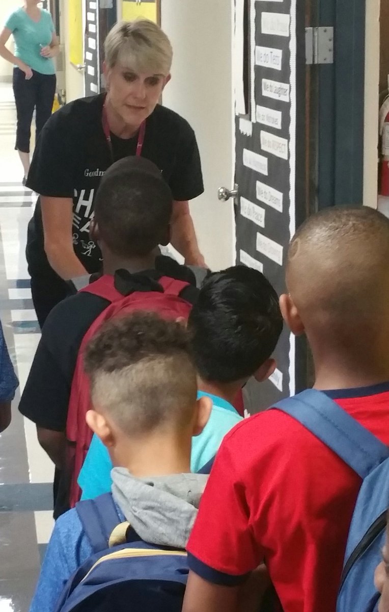 GoodmanStaff's tweet photo. Teachers greet their students every morning.... https://t.co/caEWWbWfgw