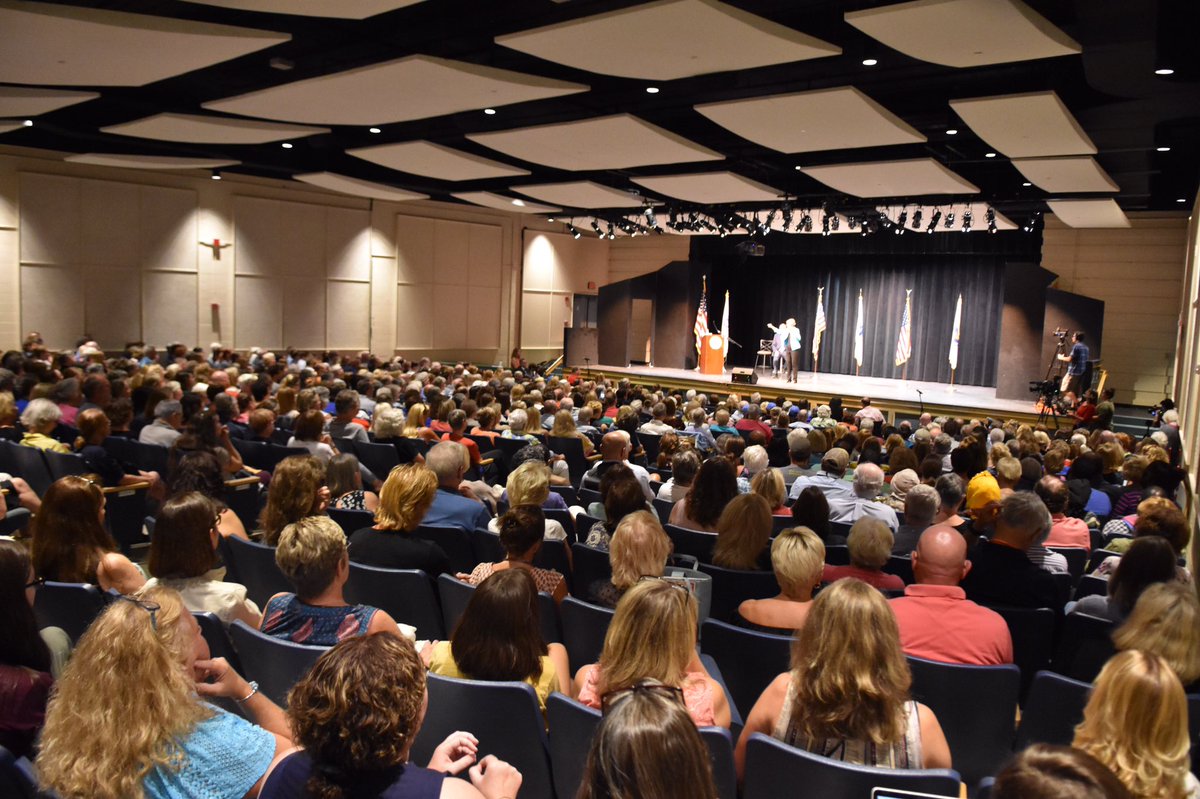 SenWarren's tweet image. Wow, 1100 people jammed Furnace Brook Middle School for our Marshfield town hall tonight! Thank you all for joining us!