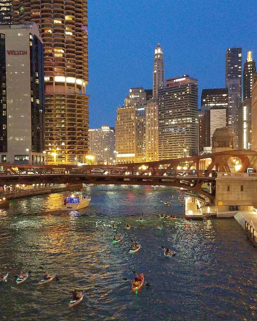 WindyCityBlogCo's tweet photo. We're excited about all thing fall but man, nothing compares to #summertimechi @fitfooddreams #WCBCLife // #Windy… https://t.co/K43oTE7oKP https://t.co/IyfUArUS4M