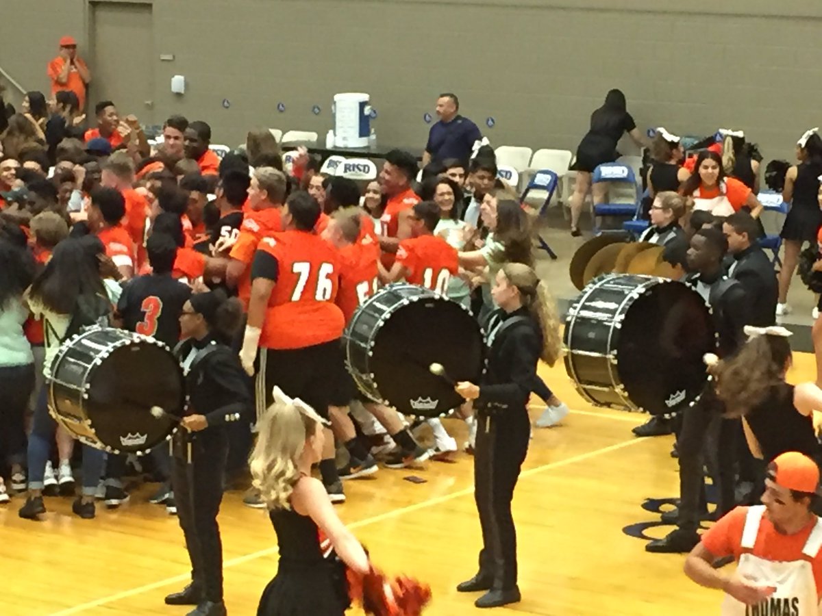 RHSCoachGraham's tweet photo. Love seeing current & former students showing off their talents! #BuffNight https://t.co/Yvs37qnfM7