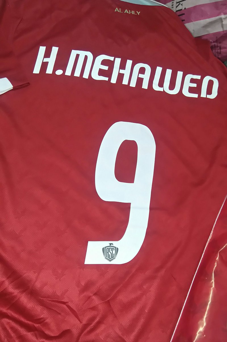 HendMehawed's tweet photo. طب أحلي حاجه حصلتلي في حياتي و لا ايه 😍😍
329 يوم في انتظار اللحظه دي ❤❤
فاضل بس المدرج و التالته شمال 😍❤

#YallaYaAhly 
#AlAhlyWorldWide https://t.co/BL49MgSnkr