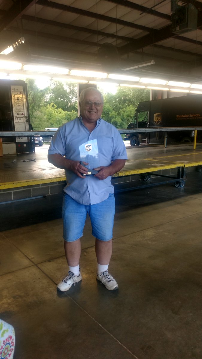 stl1mtk's tweet photo. Crystal City celebrated mechanic Art Meeks for 22 years of dedicated service. Congrats on retirement. Thanks for keeping us safe. #weareups https://t.co/JxTZLITr3Z