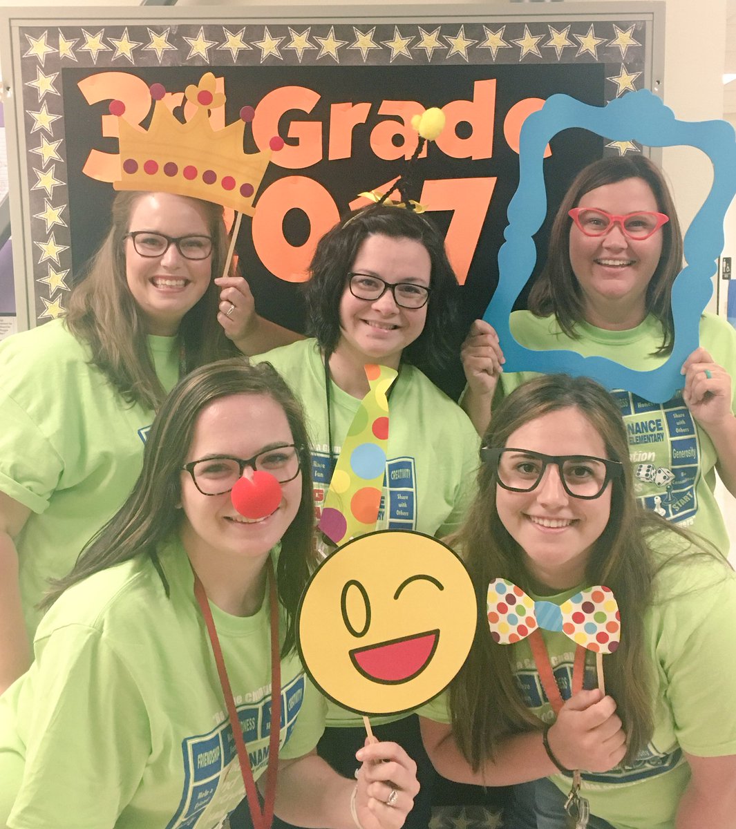 KirstenMcAllis2's tweet photo. Loved meeting all my new kiddos at Meet the Teacher Night!!!! So excited for a brand new awesome year! #701learns #BestTeamEver https://t.co/7M1ybuPRIK