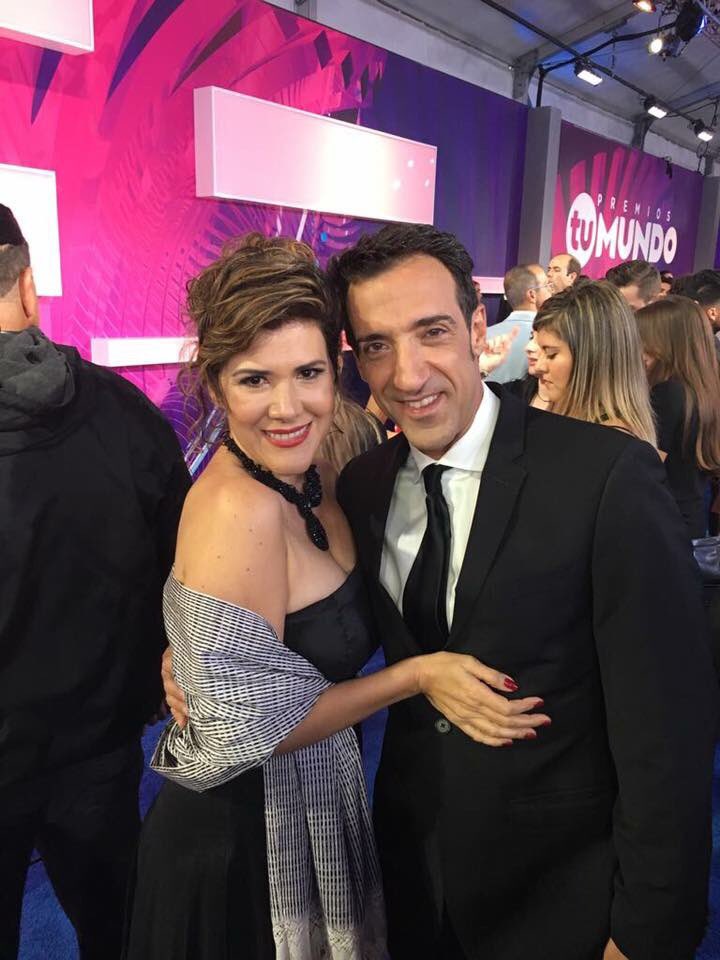 gringanovelera's tweet photo. Two favorites at the #PremiosTuMundo! @rosalindatv who tears it up as Mrs Rivera in @mariposatlmd &amp; @albertomateo22 who is Mi #MalaSuerte! https://t.co/hvy3BEi5kD