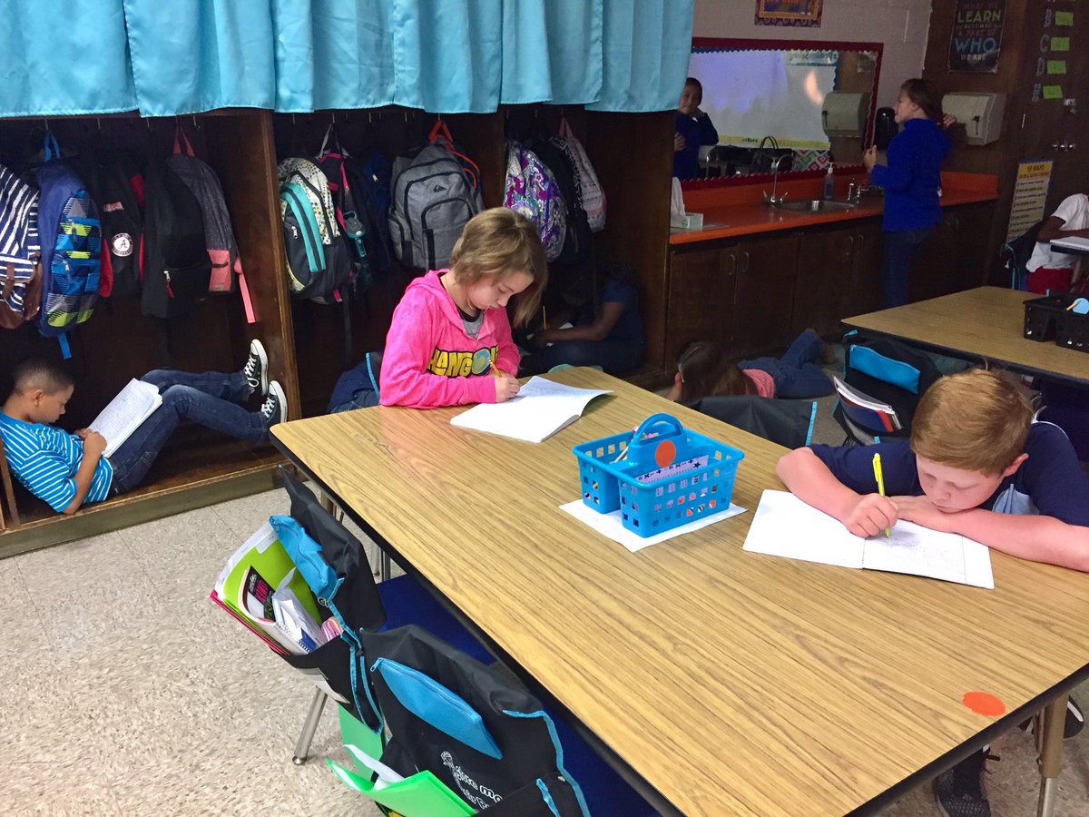 mrsamote's tweet photo. They love to find that "perfect spot" to write!! I never know where they will end up!📓❤✏️ #MPEStigers https://t.co/1eT0qZJhpm