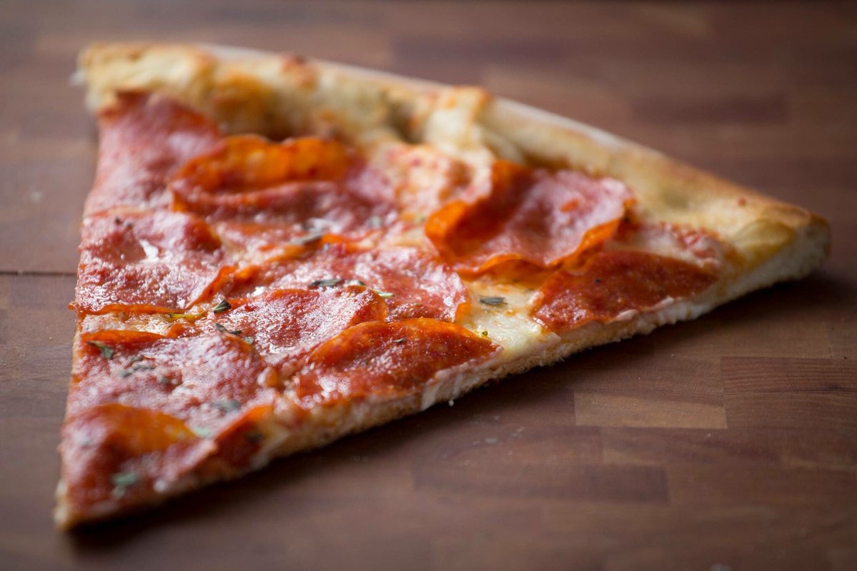 wethepizza's tweet photo. .End your #ThirstyThursday with a big slice of #Pizza. #DCeats #DoublePep https://t.co/Ia4D0p27ky