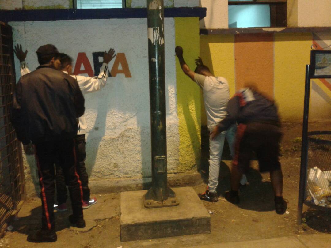 IkaiLedezma's tweet photo. Seguridad Física de Instalaciones Públicas, Operativo Nocturno área de emergencia del Hospital Central https://t.co/VxNeSAL7jX