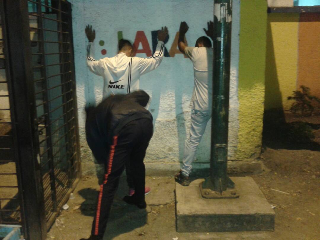 IkaiLedezma's tweet photo. Seguridad Física de Instalaciones Públicas, Operativo Nocturno área de emergencia del Hospital Central https://t.co/VxNeSAL7jX