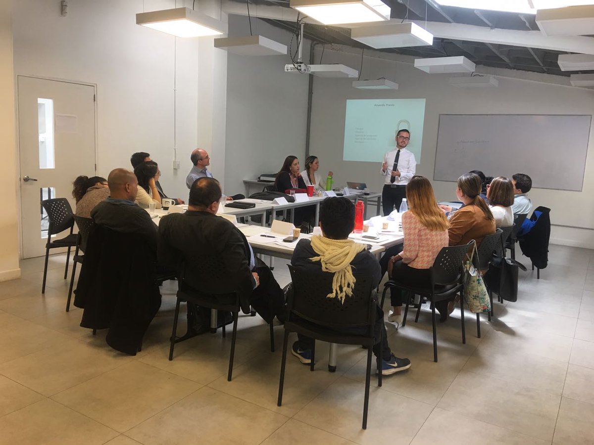 SandlerColombia's tweet image. Hoy tuvimos primera parte de #FundamentosdeVentas 8 horas aprendiendo a tener un sistema de #ventas efectivo.
#GoSandler