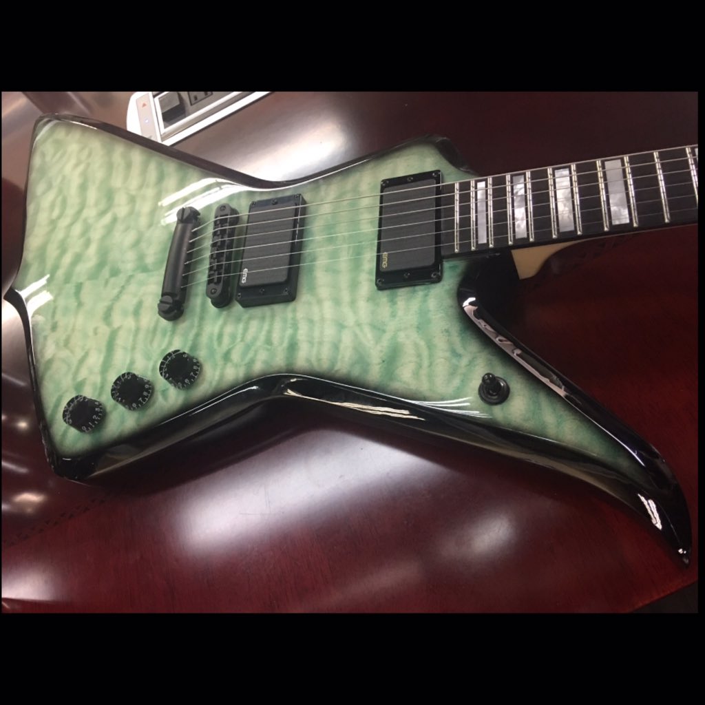 ZakkWyldeBLS's tweet photo. The BLOOD EAGLE in QUILTED NORDIC ICE-tBLSt @WyldeAudio @DeathWishCoffee @guitarcenter @TonePros @EMG_PICKUPS @FloydRose @zakk_sabbath https://t.co/AF26G6tMwz