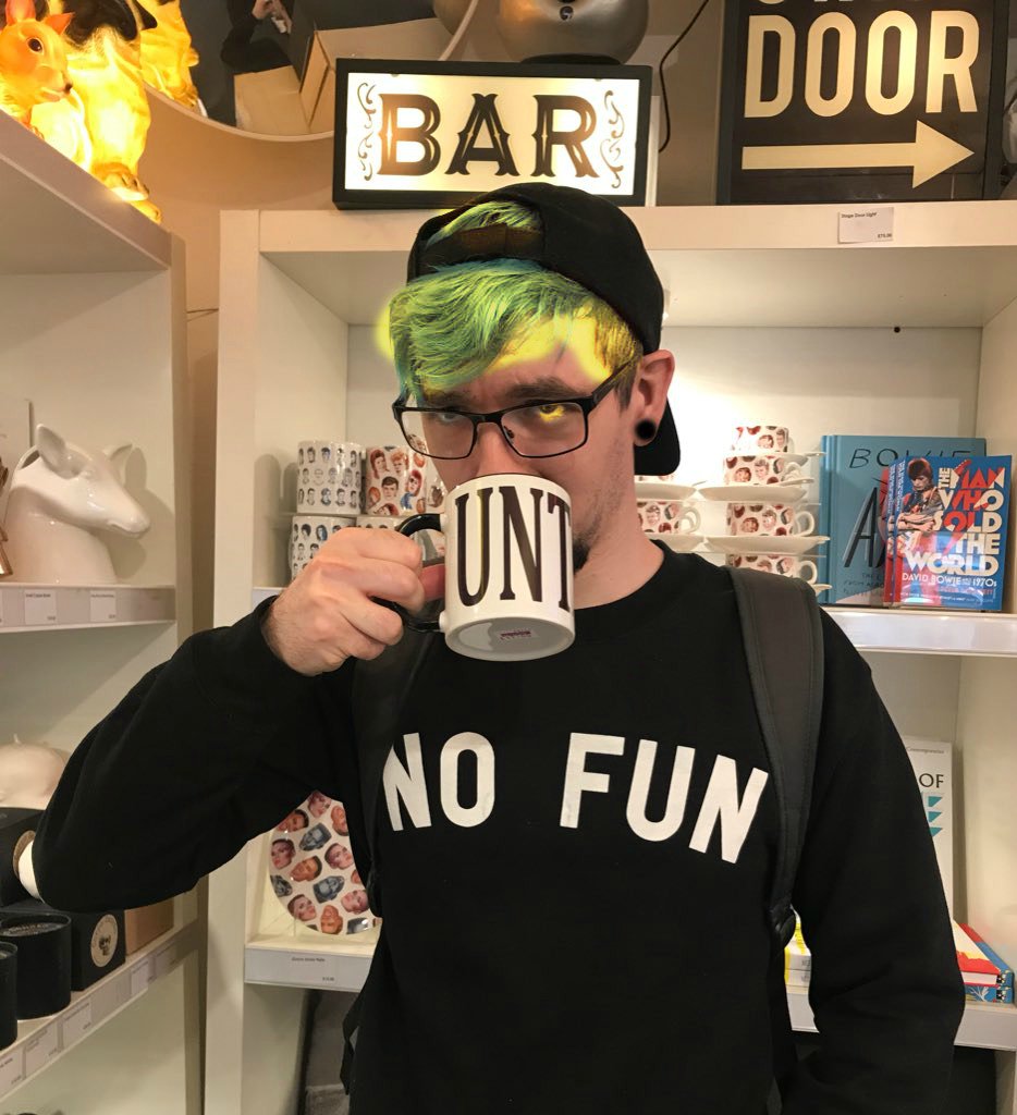 "Didn't bring my flower crown today, so, I guess I have to wear a normal hat."
#OpenRP