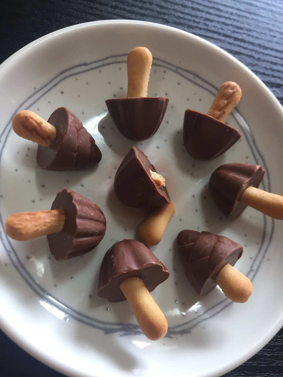 白金らんぷ 単行本3巻4 28 V Twitter きのこさんが無惨な姿で発見されました この山にたけのこが入り込んでるキノ 畜生 奴ら醤油バター炒めにしてやるタケ 炊き込みにしてやるタケ 一体誰がたけのこなんだキノ 疑わしい者を処刑する事