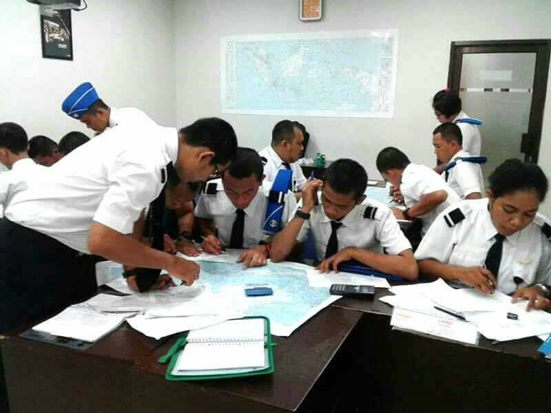 merpati_mtc's tweet photo. Jika belum bisa berbuat baik, minimal jangan menyusahkan orang lain.#groupmtc https://t.co/wrhdD7tzPz
