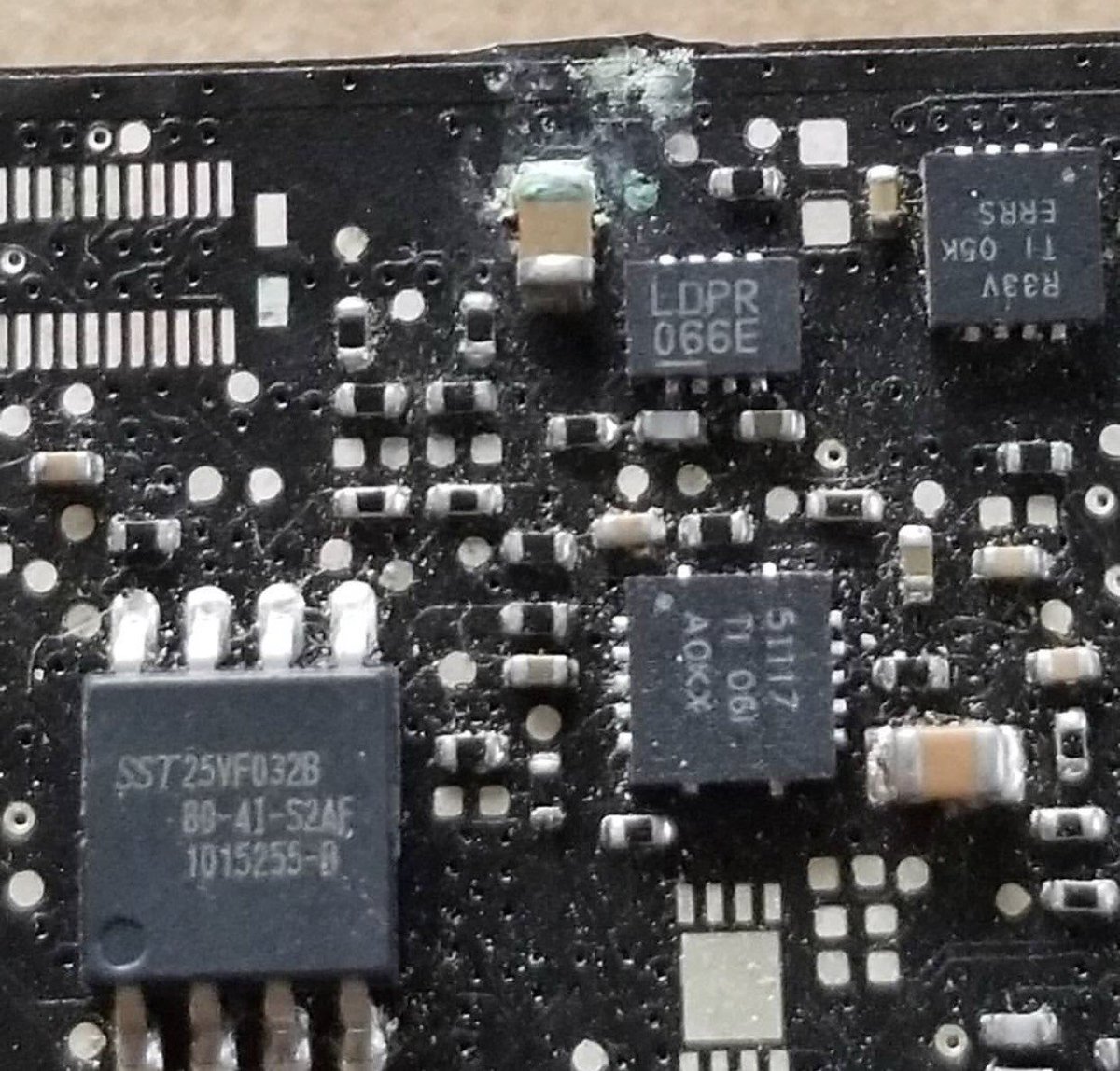 fixspotcomputer's tweet photo. Mac Book Pro water damage and corrosion .#apple #macbookpro #waterdamage #laptoprepair #fixspotcomputer https://t.co/he1MH47MCM