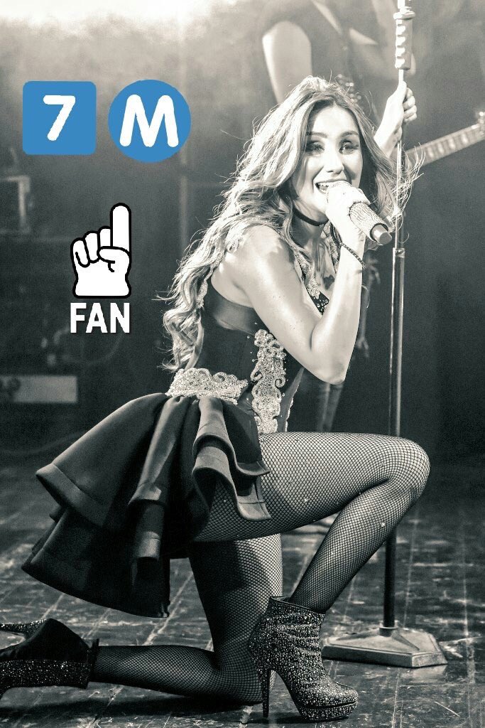 DulceMaria's tweet photo. 7 millones de Gracias!! Son mis guerreros,mi ejército para luchar juntos por nuestros sueños,por la paz,por el arte,la música y el Amor❤🙌🏼✨ https://t.co/0cXI8DVWVy
