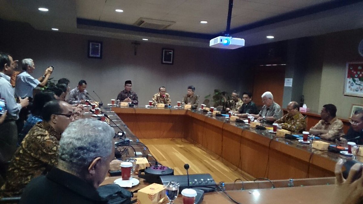 mnctrijaya's tweet photo. #LintasINFO -Mendikbud Muhajir Effendy bertemu Ketua Konferensi Waligereja Indonesia (KWI) Mgr Ignatius Suharyo &amp; 10 uskup dr slrh Indonesia https://t.co/A9mTt2Koh5