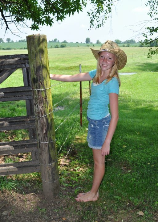ellamwheeler's tweet photo. me hoping Taylor Swift's new single is country again https://t.co/wbcmPTCfqS