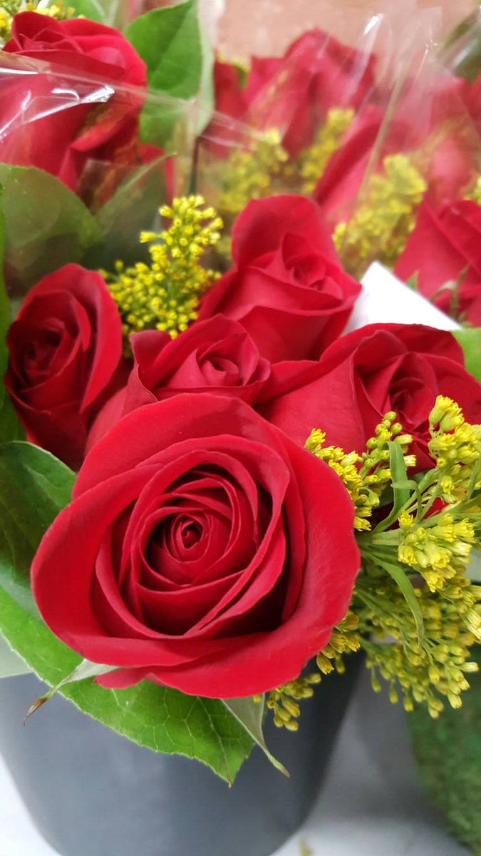 keefesflowers's tweet photo. It's Five Buck Friday Eve!!
Stop in or drive thru, but definitely call to reserve - 237-2577...These roses will go fast!
#fivebuckfriday https://t.co/W73oQaIZRL