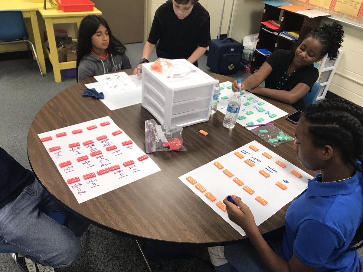 t_williams1028's tweet image. Using dominos to convert improper fractions to mixed numbers #targetmath  #ccisdsecmathlearns