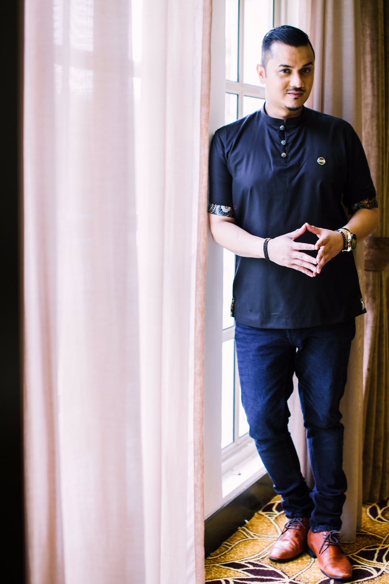 solasoley's tweet photo. Yeay👏🏻It is FRIDAY!!! Be casual yet looking stylish like our #MasterChefMY Celebrity Dato' @fazleyyaakob on your casual Friday. #solasoley https://t.co/6zGlQLty4P