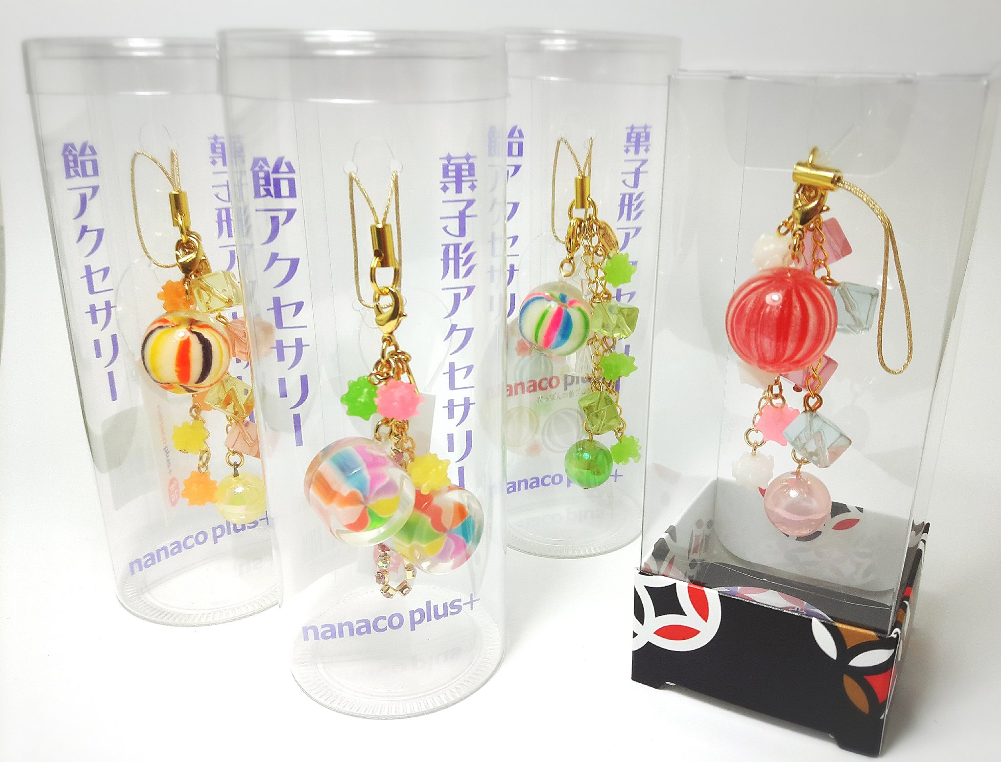 ナナコプラス 本物の飴のアクセサリー 京都本店です 大切な人への贈り物にストラップはいかがでしょうか 飴玉パーツや寒天モチーフ ラインストーンを組み合わせたデザインはキラキラ可愛いのにどこか和の風情を感じます F 9種からお選びください