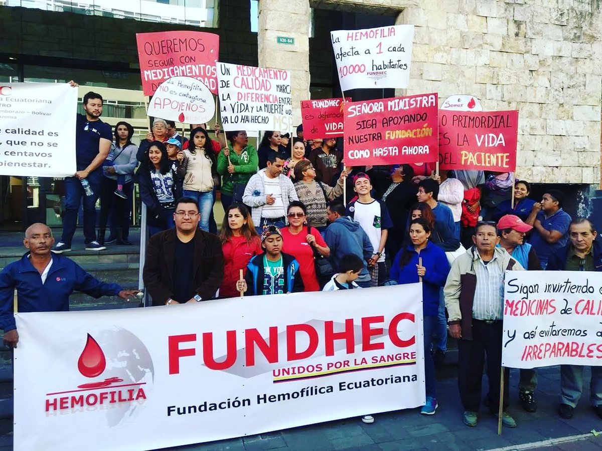 FUNDHEC's tweet photo. #FUNDHEC Planton para garantizar la calidad de los medicamentos y que cuenten con las certificaciones y registro sanitario. 24/08/2017 https://t.co/3Wv3DdqEBS