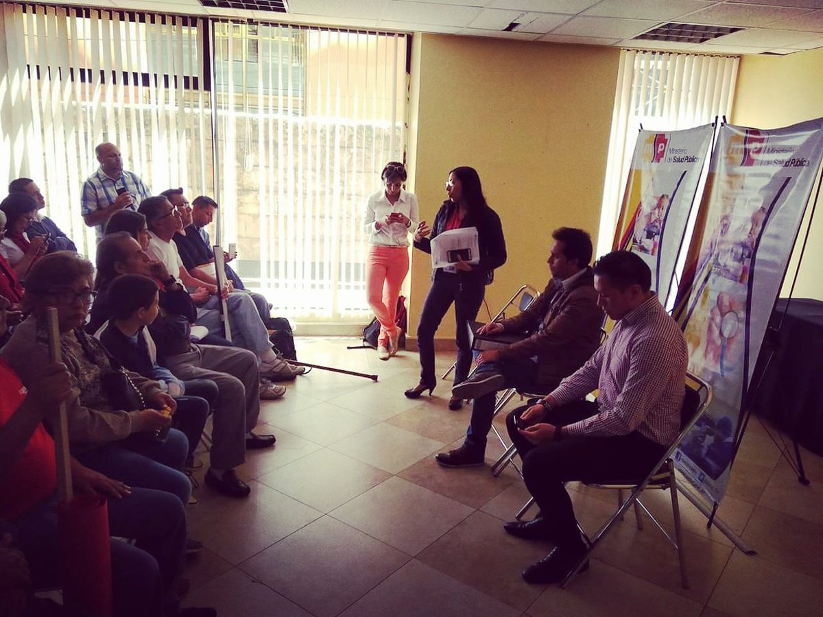 FUNDHEC's tweet photo. #FUNDHEC Planton para garantizar la calidad de los medicamentos y que cuenten con las certificaciones y registro sanitario. 24/08/2017 https://t.co/3Wv3DdqEBS