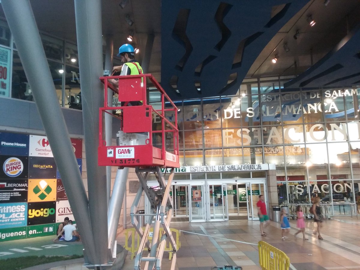GLAMLEDLighting's tweet image. JFL03 AC Driverless LED Floodlights installed in Salamanca Shopping Center,Spain.
#Floodlight #driverlesslighting
glamled.com/products_detai…
