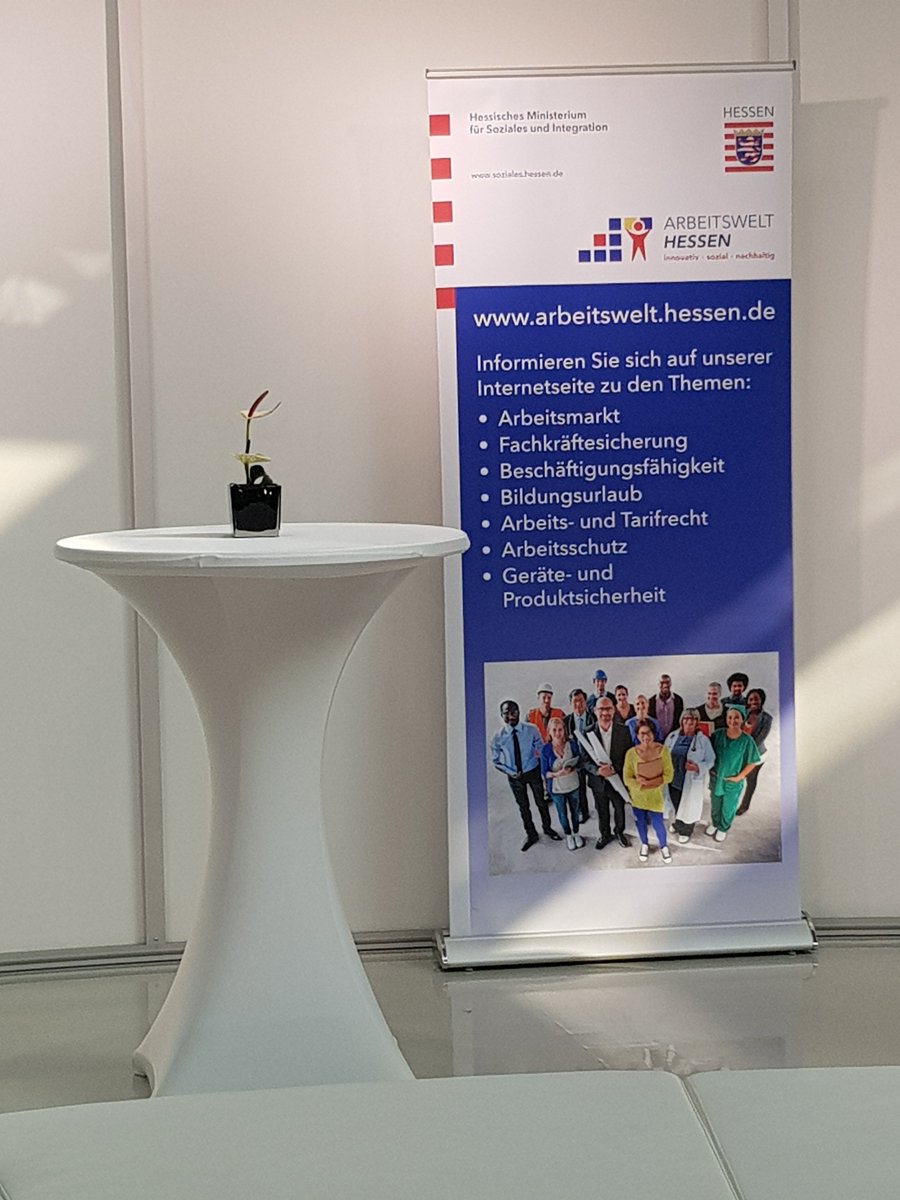 cowork_play's tweet photo. Das @cowork_play ist heute zu Gast beim Hessischen Zukunftsdialog! Frische Impulse für die Zukunft :-) https://t.co/56VPP2v83g