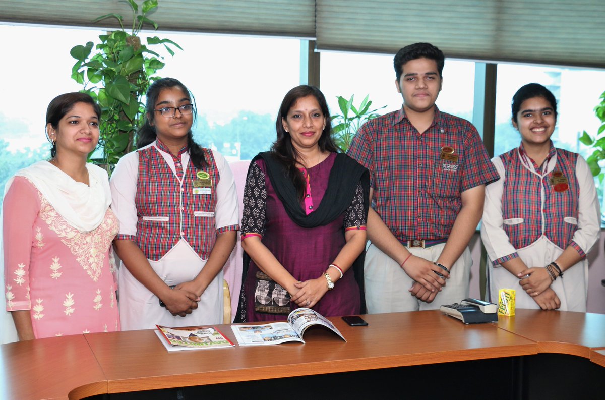 #NorthMCD Mayor <a href="/PreetyAgarwaal/">Preety Agarwal</a> meeting with DAV School kids                 #NorthMCDforShiksha <a href="/PreetyAgarwaal/">Preety Agarwal</a> <a href="/PrakashJavdekar/">Prakash Javadekar</a> <a href="/PMOIndia/">PMO India</a>